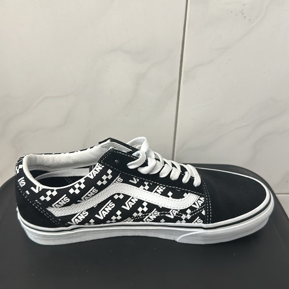 Vans Old Skool Sneakers - Picture 7 of 11